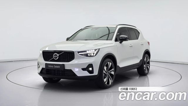 Volvo XC40 B4 Ultra Dark — пробег 437 км — фото 1 из 5