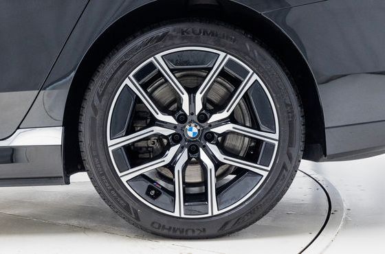 BMW i7 xDrive 60 M sport — пробег 75 540 км — фото 5 из 5