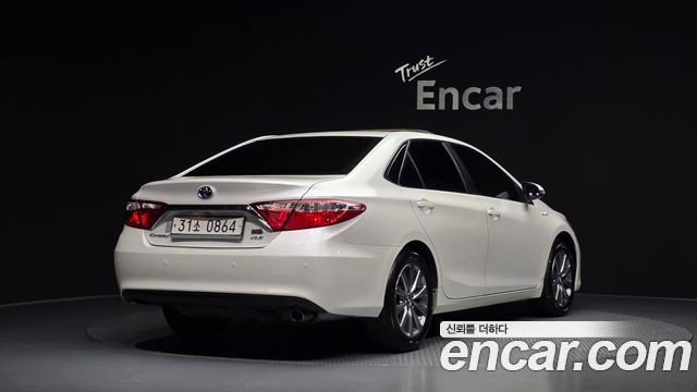 Toyota Camry Hybrid XLE — пробег 140 389 км — фото 2 из 5