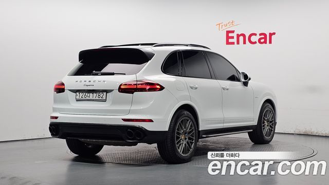 Porsche Cayenne 3.0 Diesel Platium Edition 958 — пробег 120 352 км — фото 2 из 5