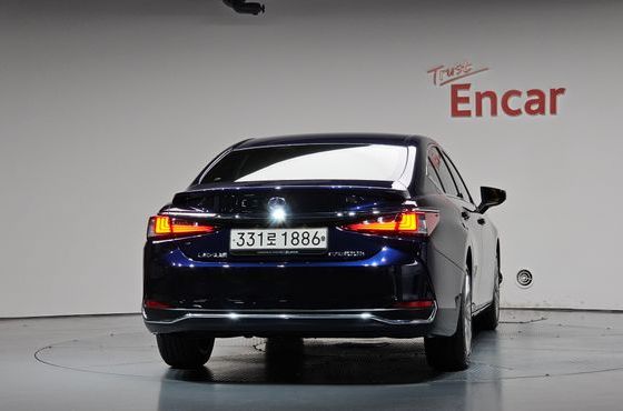 Lexus ES Executive — пробег 6 296 км — фото 4 из 5