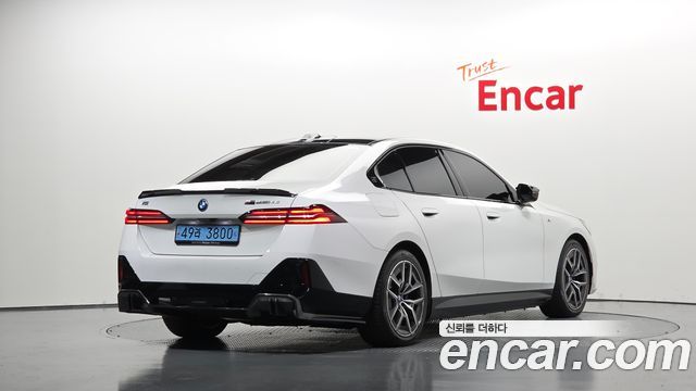 BMW i5 eDrive 40 M Sport — пробег 38 311 км — фото 2 из 5