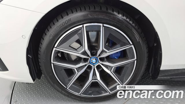 BMW i5 eDrive 40 M Sport — пробег 38 311 км — фото 5 из 5