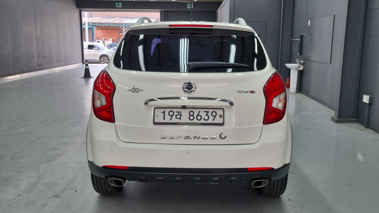 Ssangyong KORANDO 2.0 Advanture 60th Edition 2WD — пробег 127 000 км — фото 4 из 5