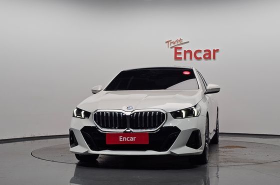 BMW i5 eDrive 40 M Sport — пробег 16 812 км — фото 3 из 5