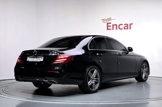 Mercedes-Benz E-Class E300 4MATIC AMG Line — пробег 117 583 км — фото 2 из 5