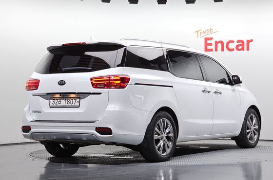 Kia Carnival 9-Seater Prstige — пробег 56 502 км — фото 2 из 5