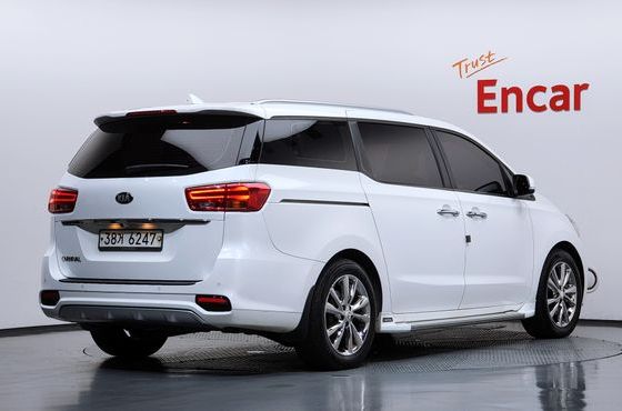 Kia Carnival 9-Seater Luxury — пробег 165 878 км — фото 2 из 5