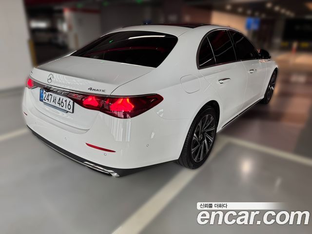 Mercedes-Benz E-Class E300 4MATIC Exclusive — пробег 3 600 км — фото 2 из 5
