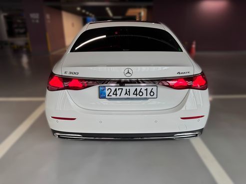Mercedes-Benz E-Class E300 4MATIC Exclusive — пробег 3 600 км — фото 4 из 5