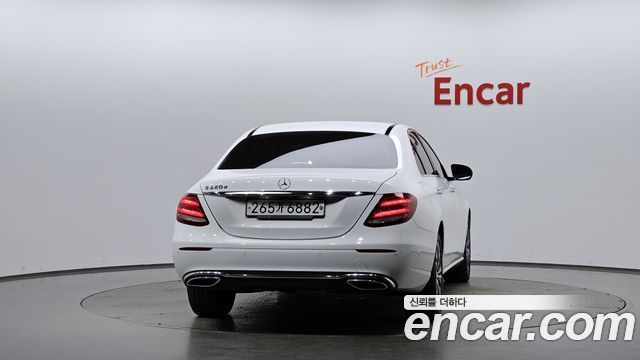 Mercedes-Benz E-Class E220d Avantgarde — пробег 48 988 км — фото 4 из 5