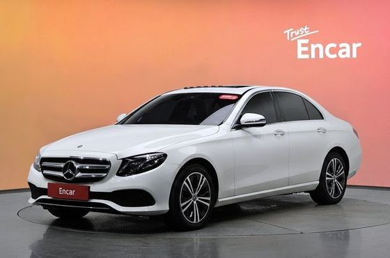 Mercedes-Benz E-Class E220d Avantgarde — пробег 48 988 км — фото 1 из 5