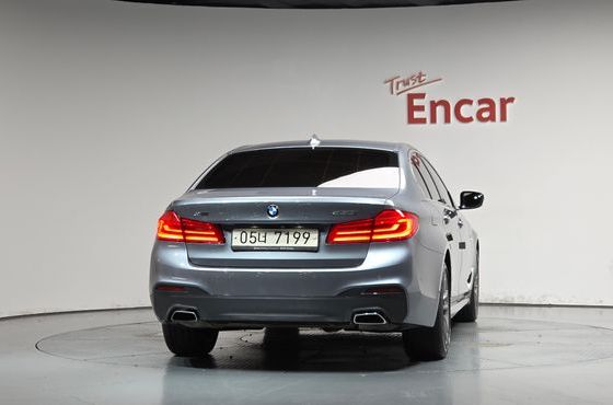 BMW 5-Series 530i xDrive M Sport Package Plus — пробег 54 480 км — фото 4 из 5