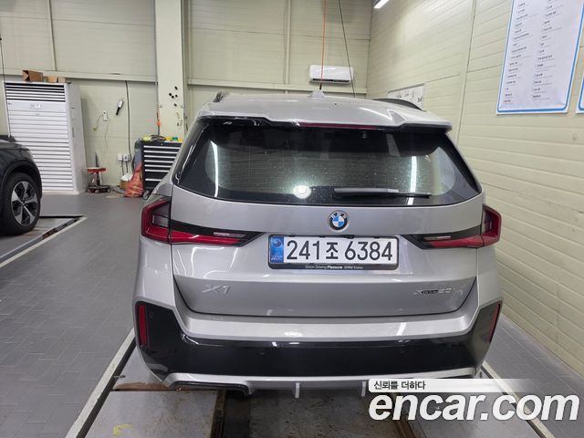 BMW X1 xDrive 20i M Sport — пробег 10 583 км — фото 2 из 5