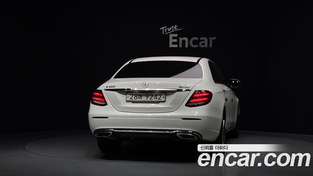 Mercedes-Benz E-Class E300 4MATIC Avnatgarde — пробег 96 639 км — фото 4 из 5