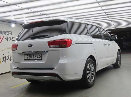 Kia Carnival 9-seater Luxury — пробег 181 000 км — фото 4 из 5