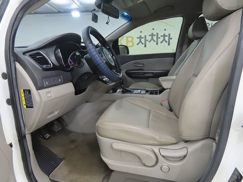 Kia Carnival 9-seater Luxury — пробег 181 000 км — фото 5 из 5