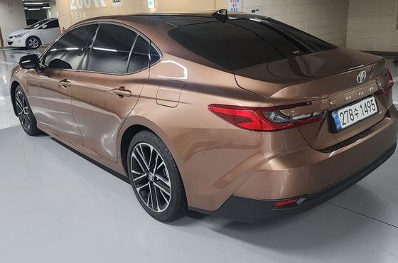 Toyota Camry 2.5 XLE Premium Hybrid — пробег 9 100 км — фото 2 из 5