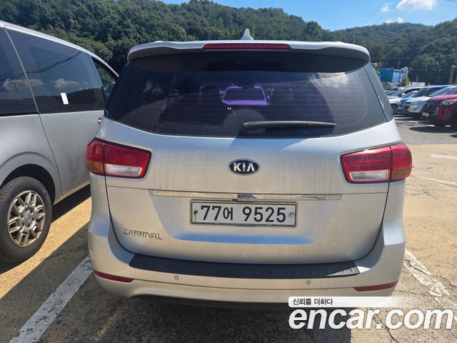 Kia Carnival 11-seater Prestige — пробег 280 000 км — фото 3 из 5