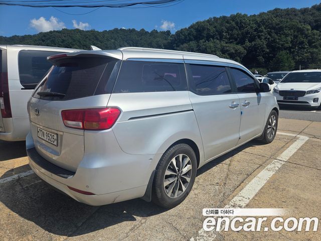 Kia Carnival 11-seater Prestige — пробег 280 000 км — фото 4 из 5