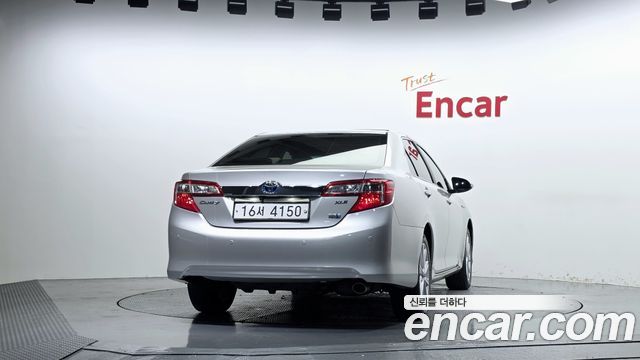 Toyota Camry Hybrid XLE — пробег 122 173 км — фото 4 из 5