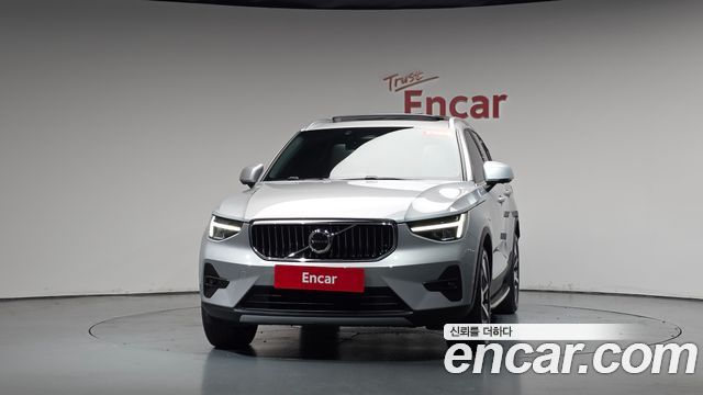 Volvo XC40 B4 Ultimate Bright — пробег 25 676 км — фото 3 из 5