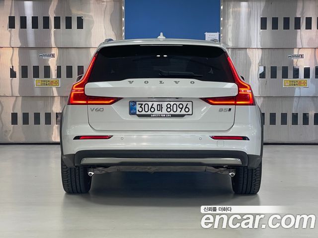 Volvo V60 B5 Ultra AWD — пробег 12 797 км — фото 4 из 5