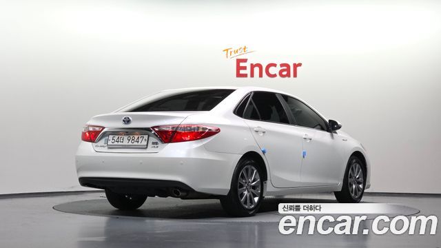 Toyota Camry Hybrid XLE — пробег 133 911 км — фото 2 из 5