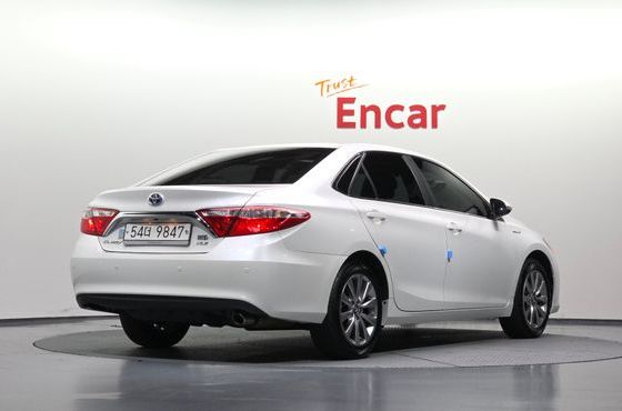 Toyota Camry Hybrid XLE — пробег 133 911 км — фото 2 из 5