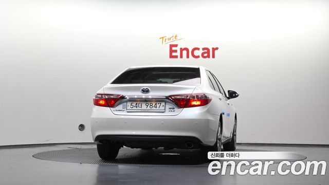Toyota Camry Hybrid XLE — пробег 133 911 км — фото 4 из 5