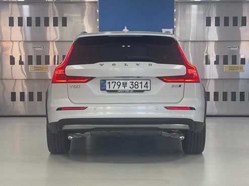 Volvo V60 B5 Ultra AWD — пробег 3 897 км — фото 4 из 5