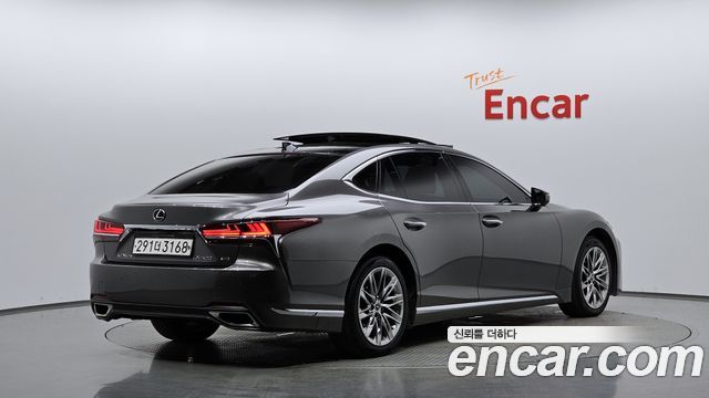 Lexus LS 3.5 Luxury AWD — пробег 72 225 км — фото 2 из 5
