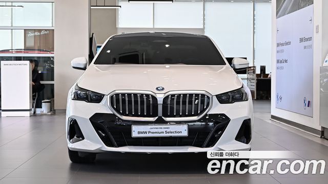 BMW i5 eDrive 40 M Sport — пробег 10 719 км — фото 2 из 5