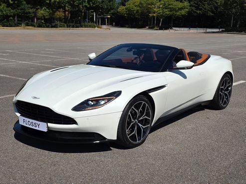 Astonmartin DB11 4.0 V8 Volante — пробег 14 930 км — фото 1 из 5