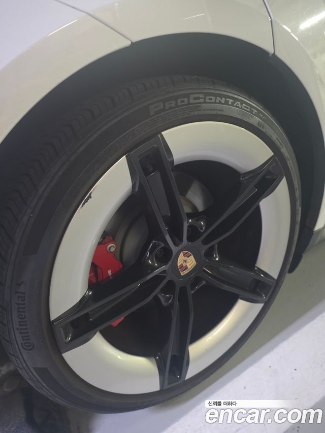 Porsche Taycan GTS — пробег 7 100 км — фото 3 из 5