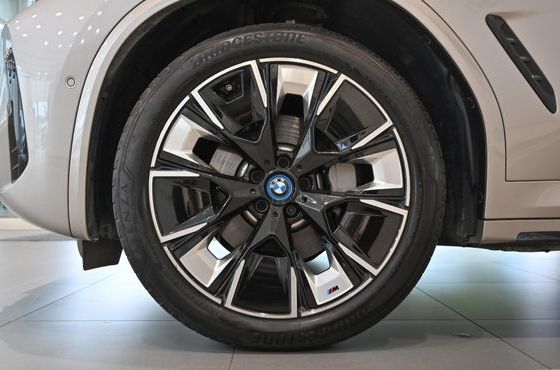 BMW iX3 M Sports — пробег 32 266 км — фото 5 из 5