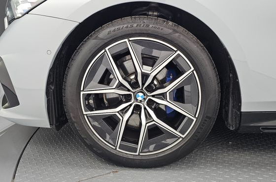 BMW 5-Series 520i M Sport — пробег 10 815 км — фото 5 из 5