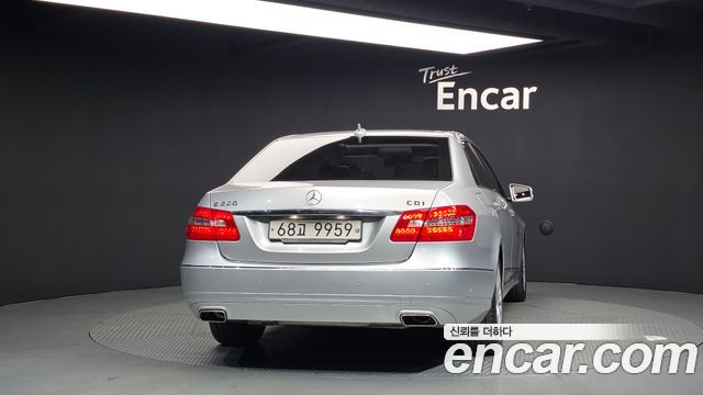 Mercedes-Benz E-Class E220 CDI Avantgarde — пробег 103 250 км — фото 4 из 5