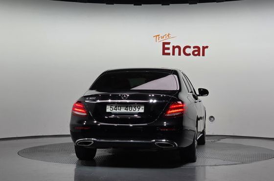 Mercedes-Benz E-Class E300 Avantgarde — пробег 77 517 км — фото 4 из 5
