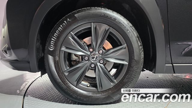 Lexus UX 2.0 2WD — пробег 78 285 км — фото 5 из 5