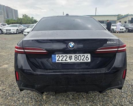 BMW 5-Series 520i M Sport — пробег 7 600 км — фото 2 из 5