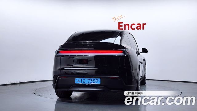 Tesla Model Y L Long Range AWD — пробег 7 599 км — фото 4 из 5