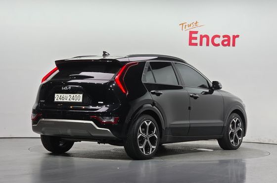 Kia Niro Prestige — пробег 31 921 км — фото 2 из 5