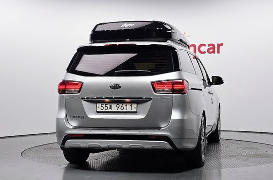 Kia Carnival 9-seater Noblesse — пробег 186 857 км — фото 4 из 5