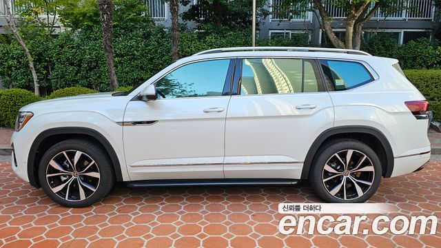 Volkswagen Atlas 2.0 TSI R-LINE 6-Seater — пробег 6 635 км — фото 3 из 5