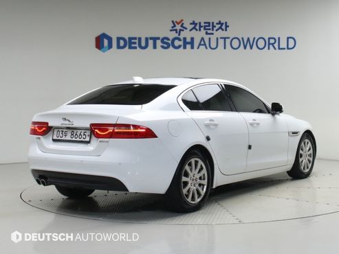 Jaguar XE 20d Prestige — пробег 106 900 км — фото 2 из 5