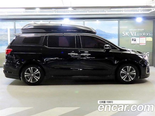 Kia Carnival 9-Seater Hi-Limousine Luxury — пробег 58 814 км — фото 3 из 5