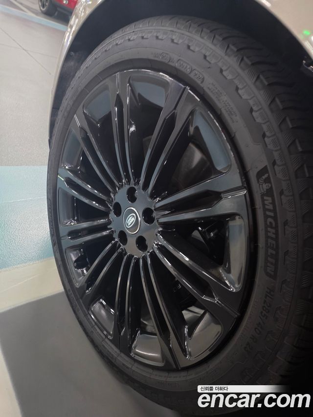 Land Rover Range Rover P530 Autobiography Long Wheel Base — пробег 12 500 км — фото 5 из 5