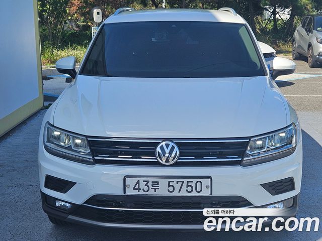 Volkswagen Tiguan 2.0 TDI Premium — пробег 56 864 км — фото 1 из 5