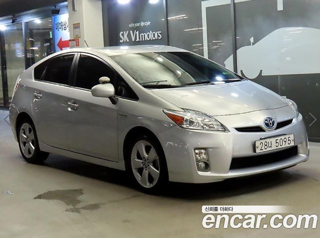 Toyota Prius 1.8 — пробег 141 487 км — фото 1 из 5